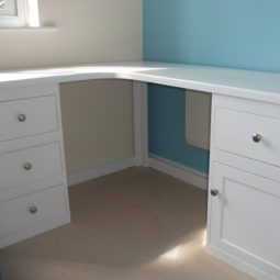 Corner Desk in White