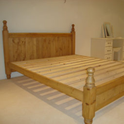 Queen Size Bed Traditional