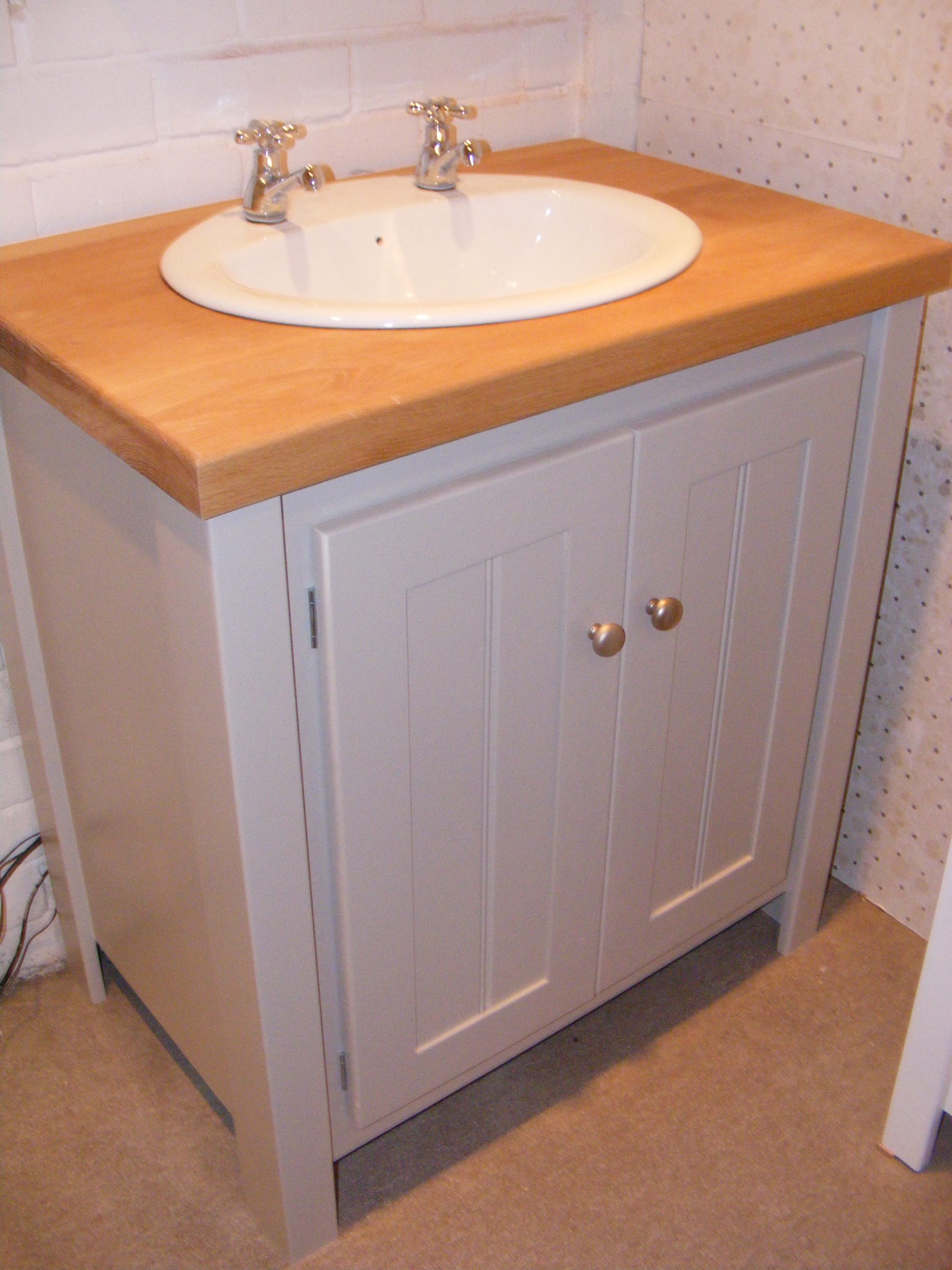 How should your vanity unit basin sit? Aspenn Furniture